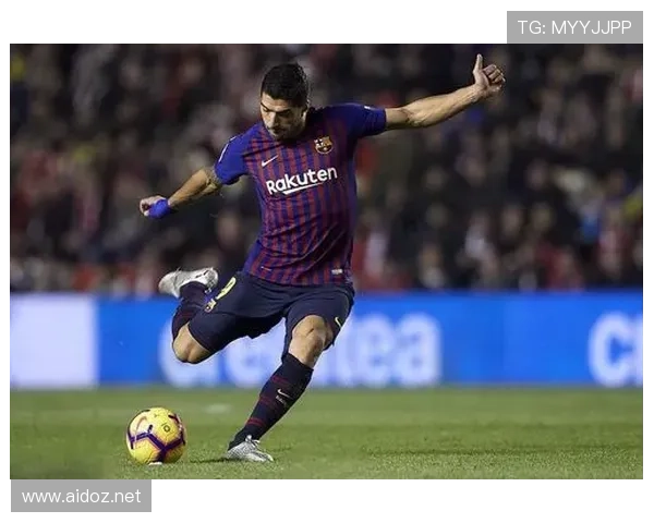 苏亚雷斯：巴萨三冠王核心的巅峰团队成就解析