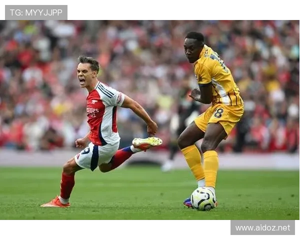 特罗萨德伪9号与边锋切换的战术多样性解析