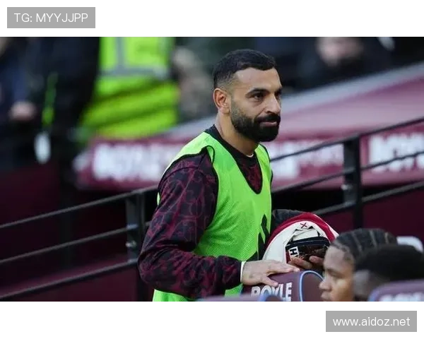 萨拉赫 vs 梅西:左脚技术细节与实战应用对比 萨拉赫 vs 梅西:左脚技术细节与实战应用对比