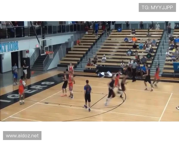 科比家里那个篮球架，也太能炫富了吧，感觉普通人家根本没法比